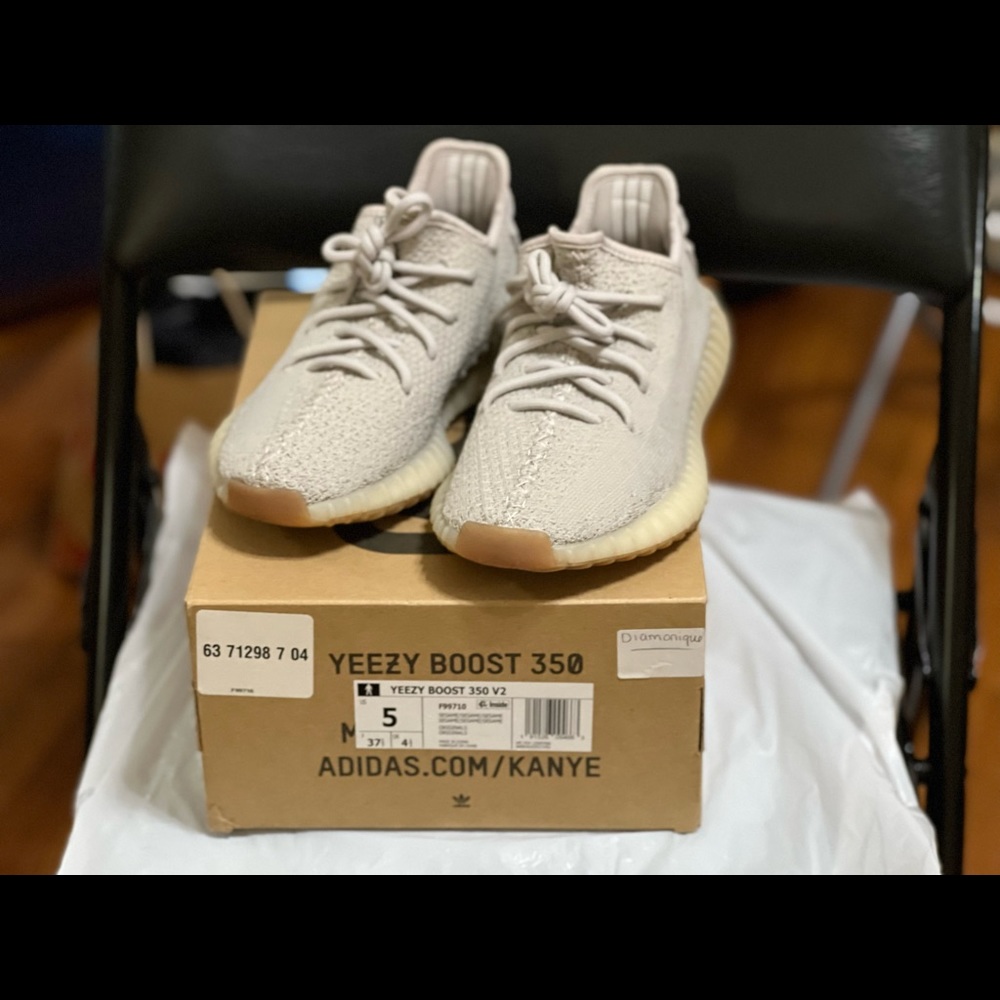 Yeezy Boost 350 V2 sz5 kids